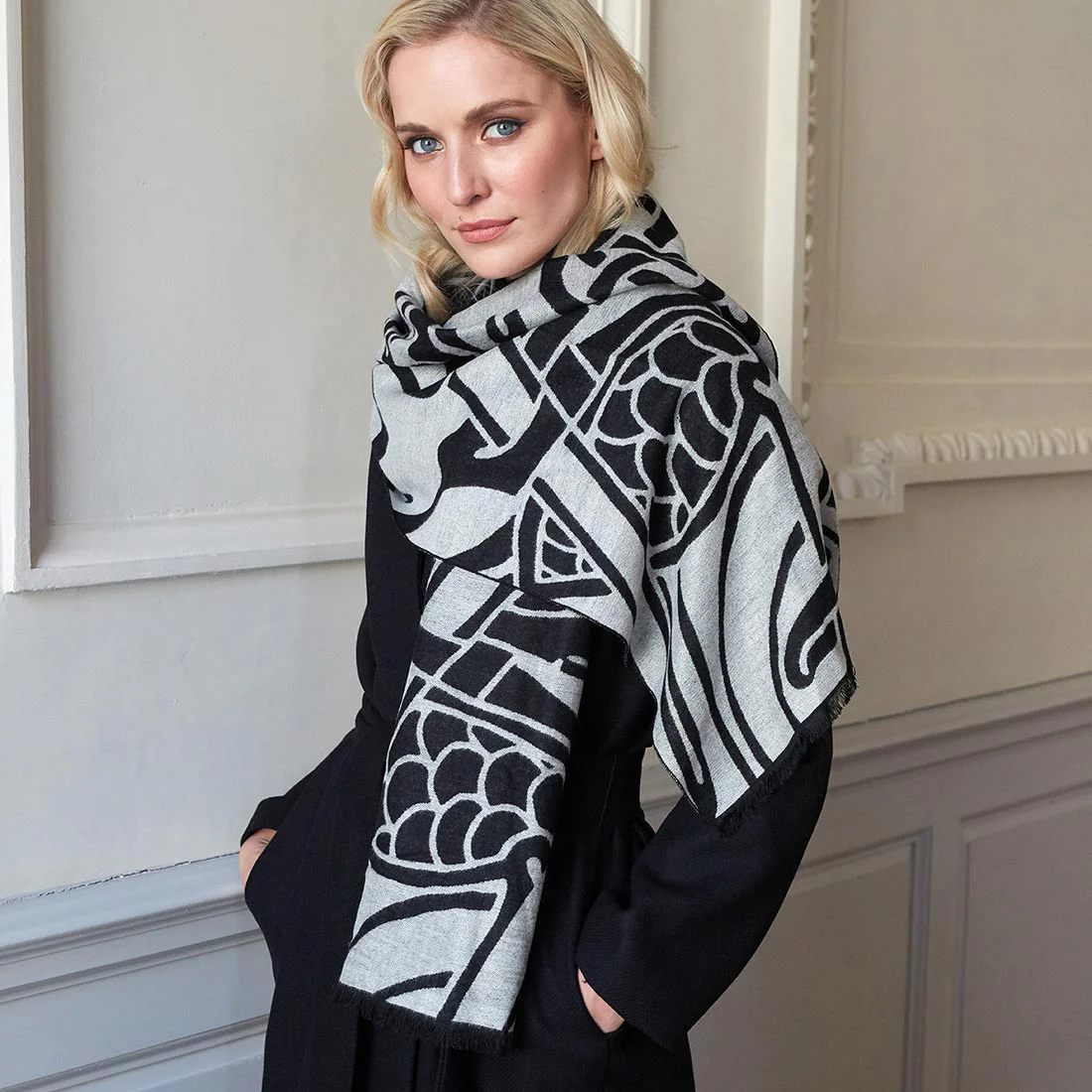Book of Kells Celtic Reversible Scarf Grey/Black - Image 4